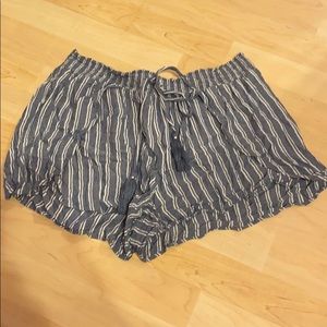 American Eagle Flowy shorts